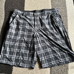 Lululemon Gray/black Men’s shorts size 38